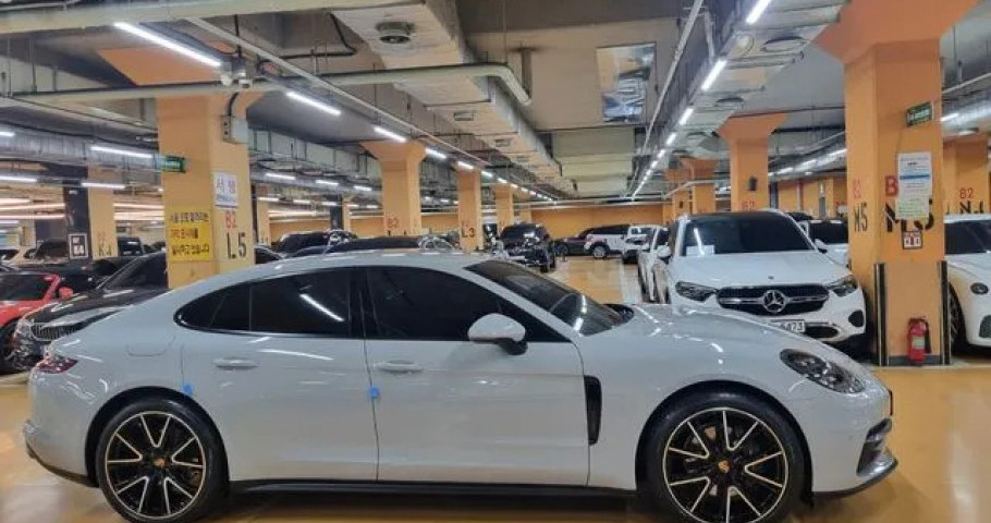 Porsche Panamera 