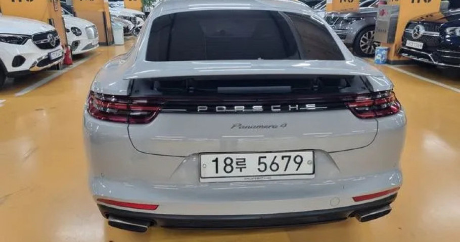 Porsche Panamera 