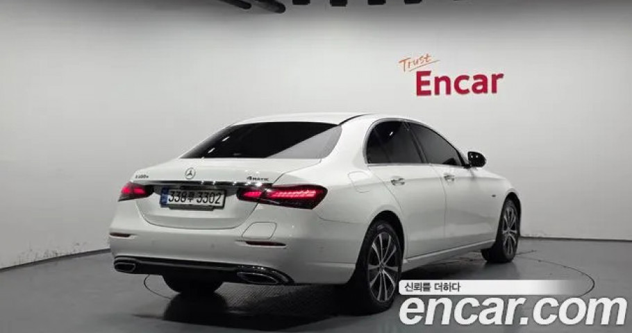 Mercedes-Benz E-Class 