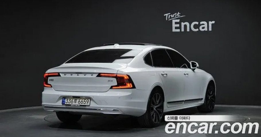 Volvo S90 