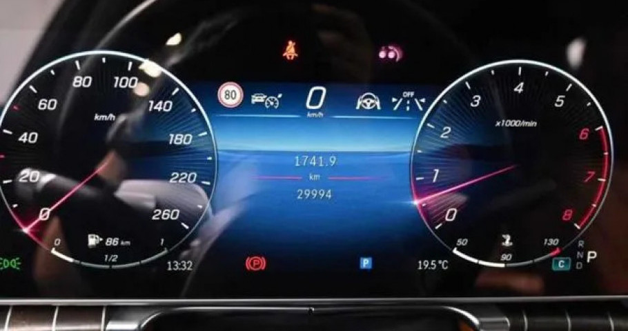 Mercedes-Benz S-Class 