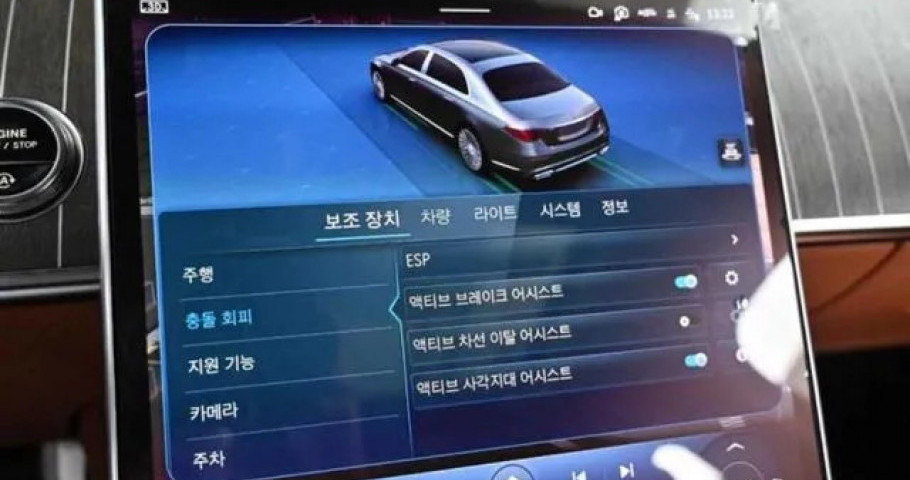 Mercedes-Benz S-Class 