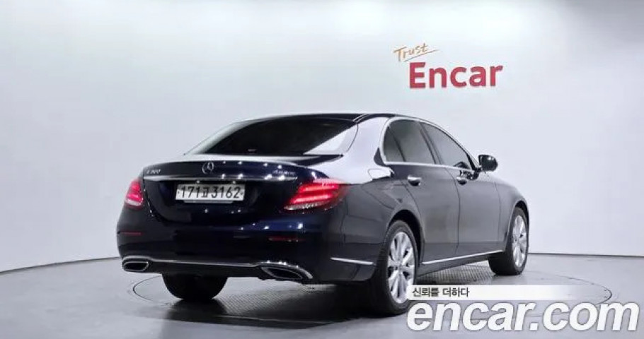 Mercedes-Benz E-Class 