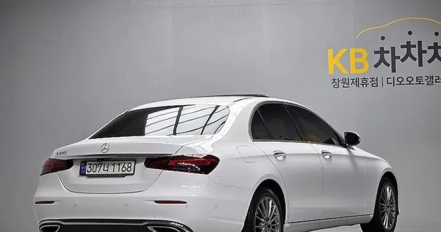 Mercedes-Benz E-Class 