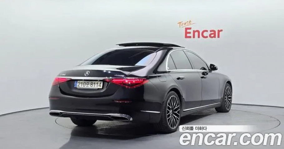 Mercedes-Benz S-Class 