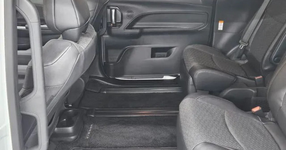 Toyota Sienna 