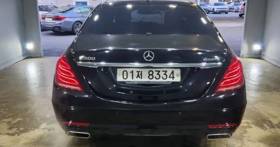 Mercedes-Benz S-Class 