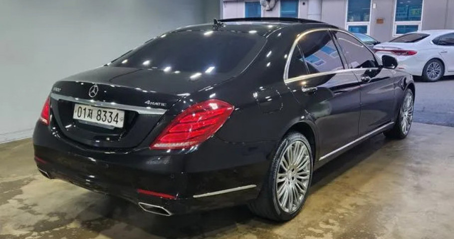 Mercedes-Benz S-Class 