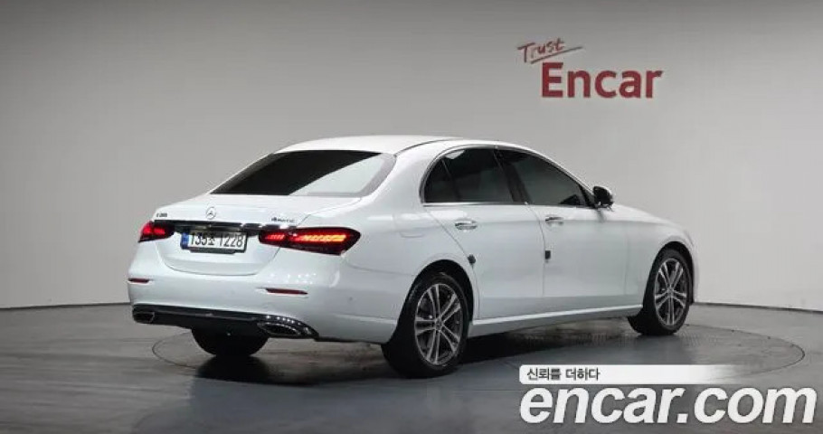 Mercedes-Benz E-Class 