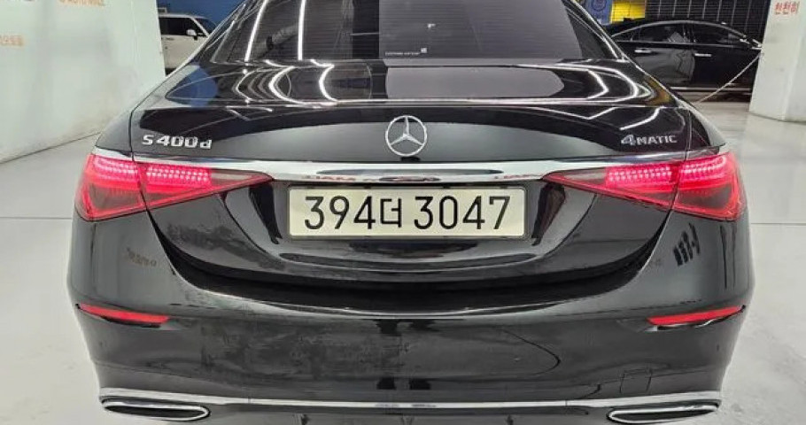 Mercedes-Benz S-Class 