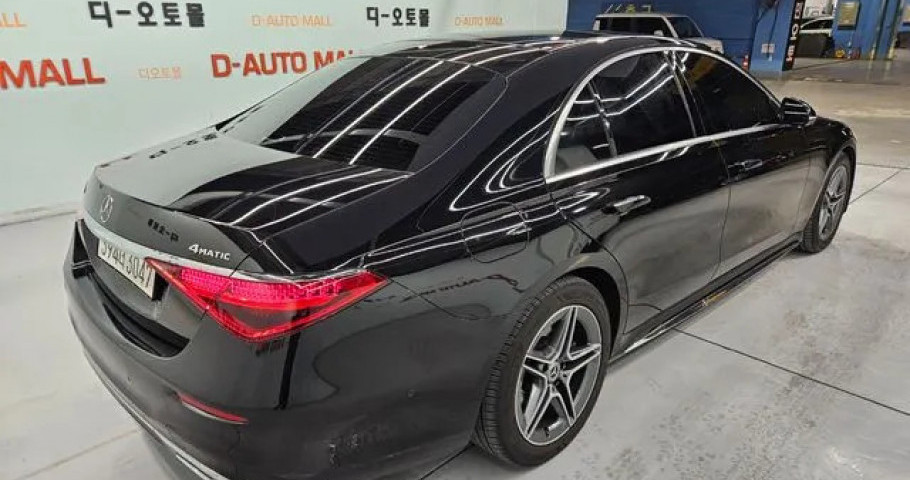 Mercedes-Benz S-Class 