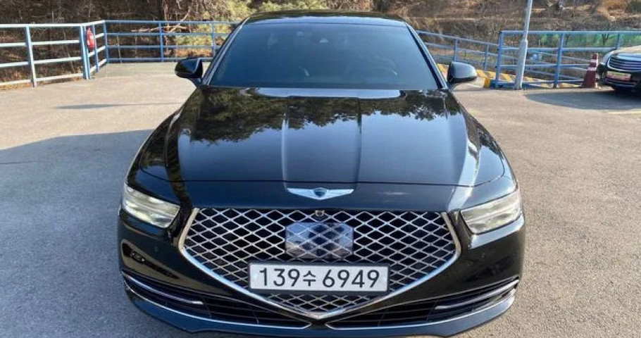 Genesis G90 