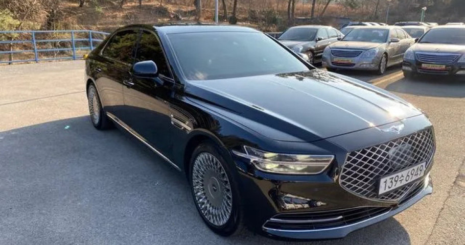 Genesis G90 
