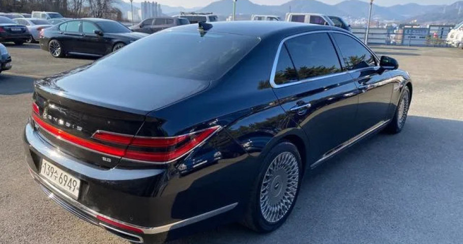 Genesis G90 
