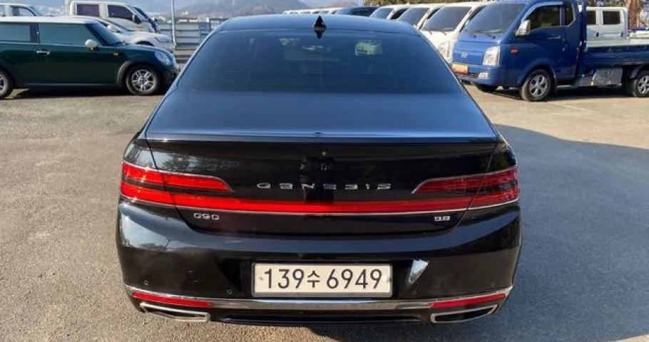 Genesis G90 