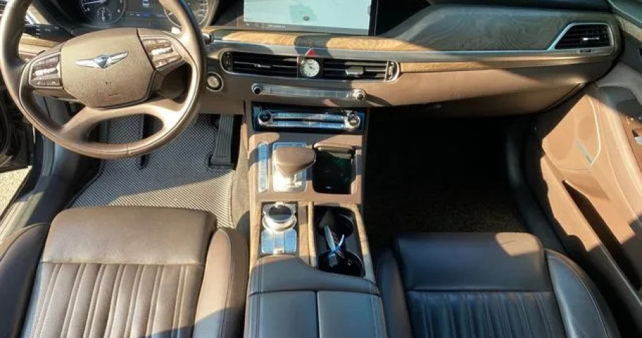Genesis G90 
