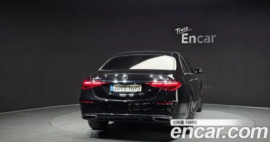 Mercedes-Benz S-Class 