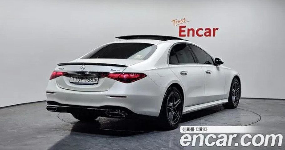 Mercedes-Benz S-Class 