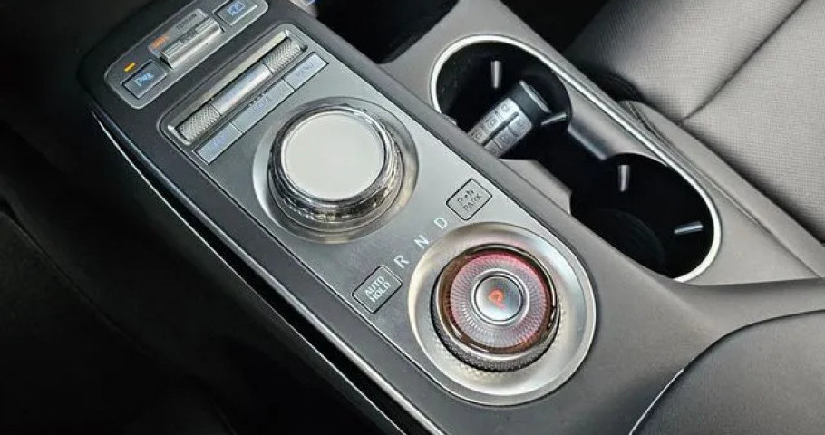 Genesis Gv70 