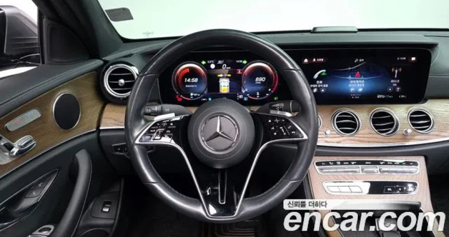 Mercedes-Benz E-Class 