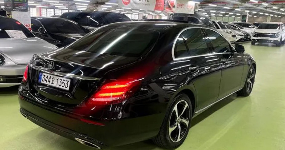 Mercedes-Benz E-Class 