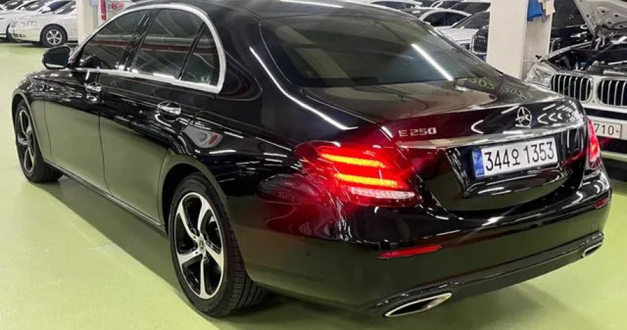 Mercedes-Benz E-Class 