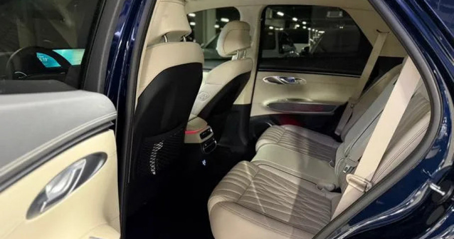 Genesis Gv70 