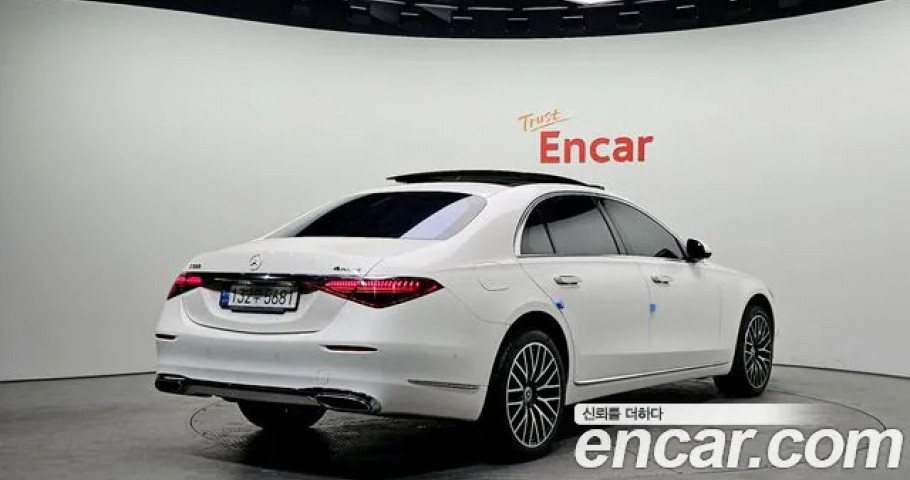 Mercedes-Benz S-Class 