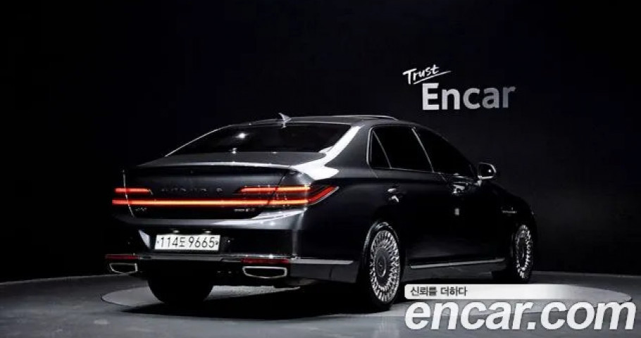 Genesis G90 