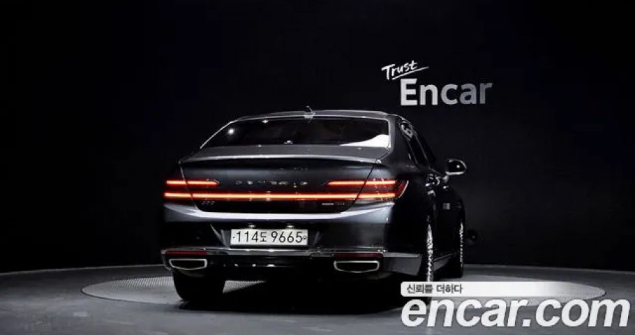 Genesis G90 