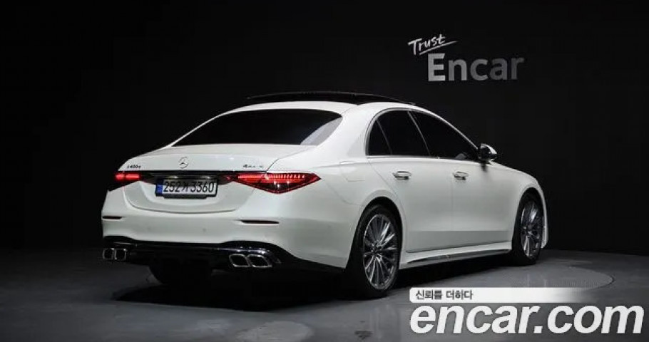 Mercedes-Benz S-Class 