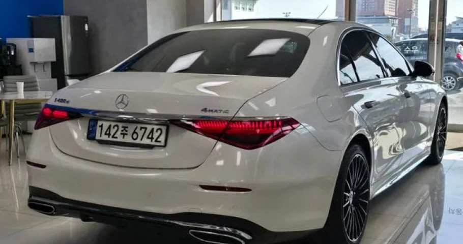 Mercedes-Benz S-Class 