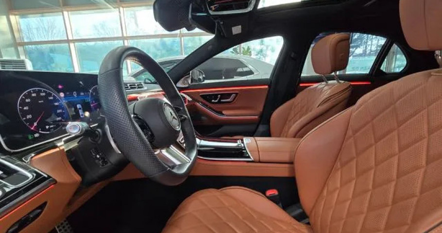 Mercedes-Benz S-Class 