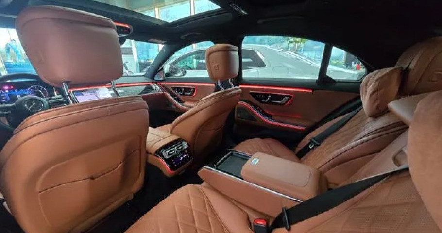 Mercedes-Benz S-Class 