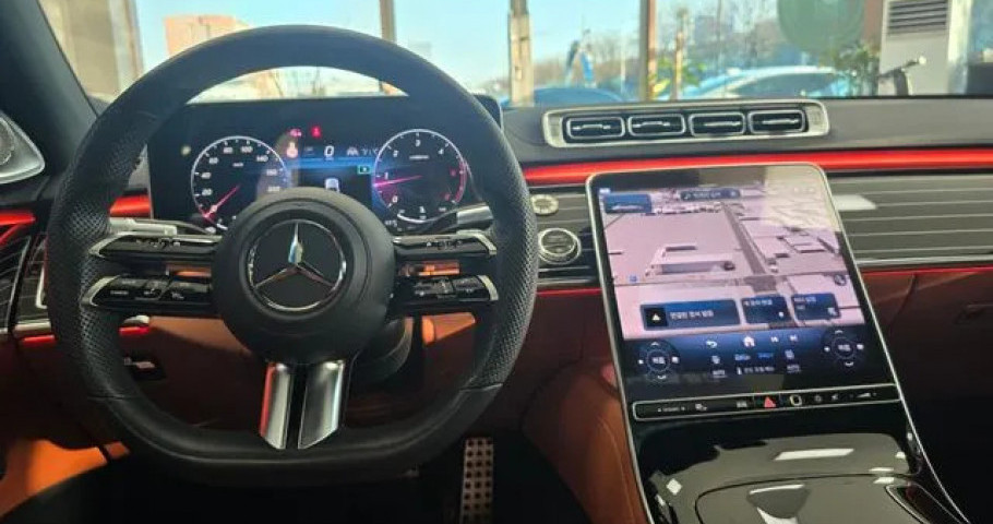 Mercedes-Benz S-Class 