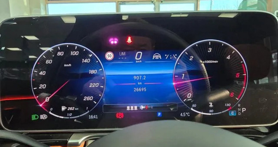 Mercedes-Benz S-Class 