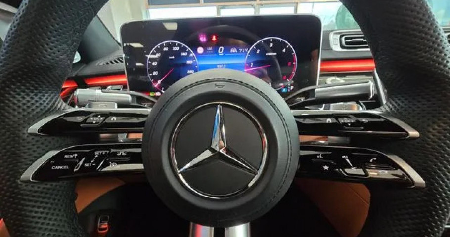 Mercedes-Benz S-Class 