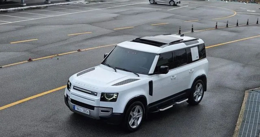 Land Rover Defender 