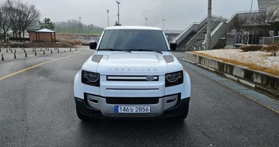 Land Rover Defender 