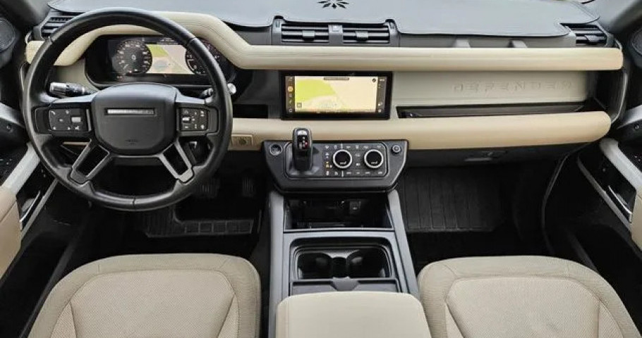 Land Rover Defender 