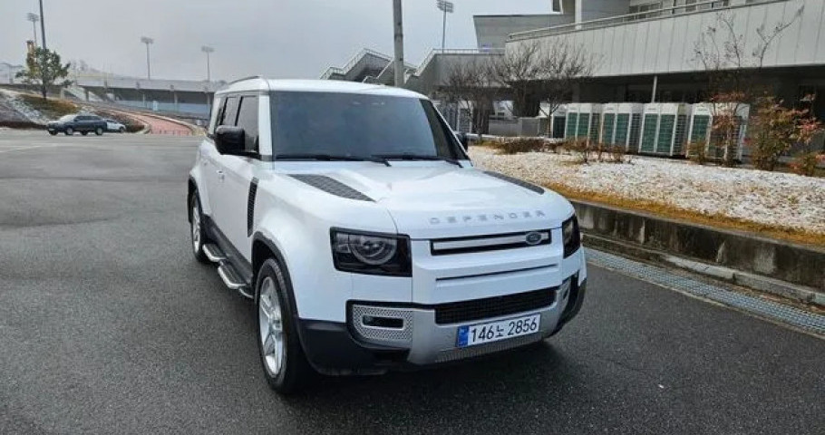 Land Rover Defender 