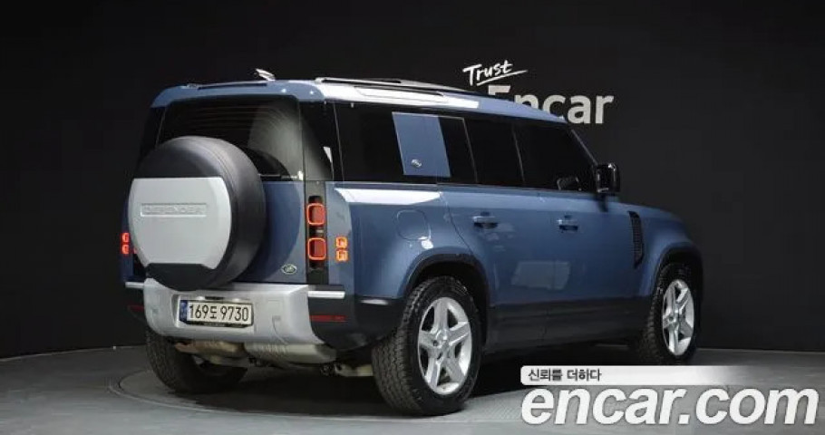 Land Rover Defender 