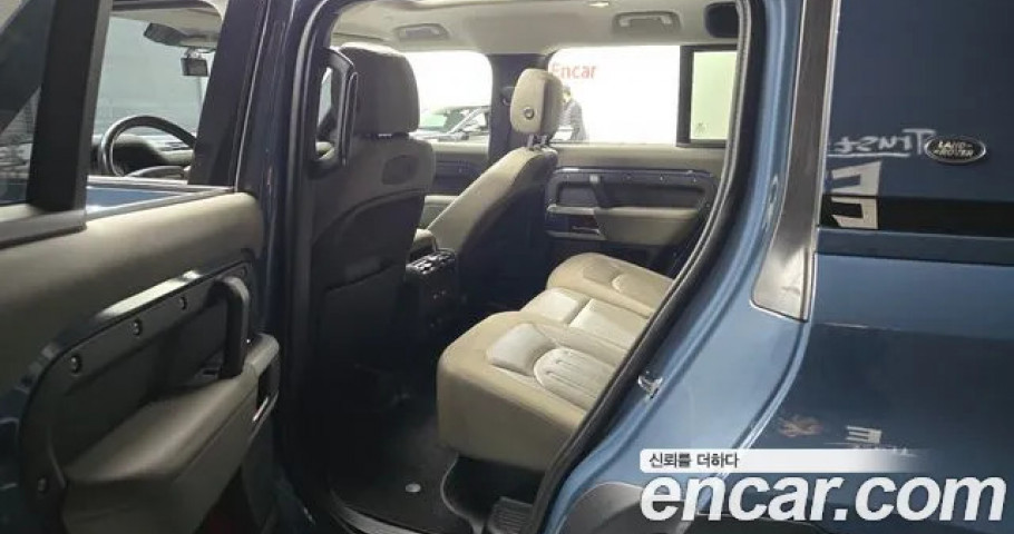 Land Rover Defender 