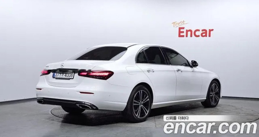Mercedes-Benz E-Class 