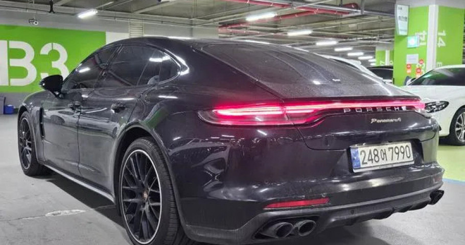 Porsche Panamera 