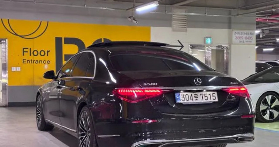 Mercedes-Benz S-Class 