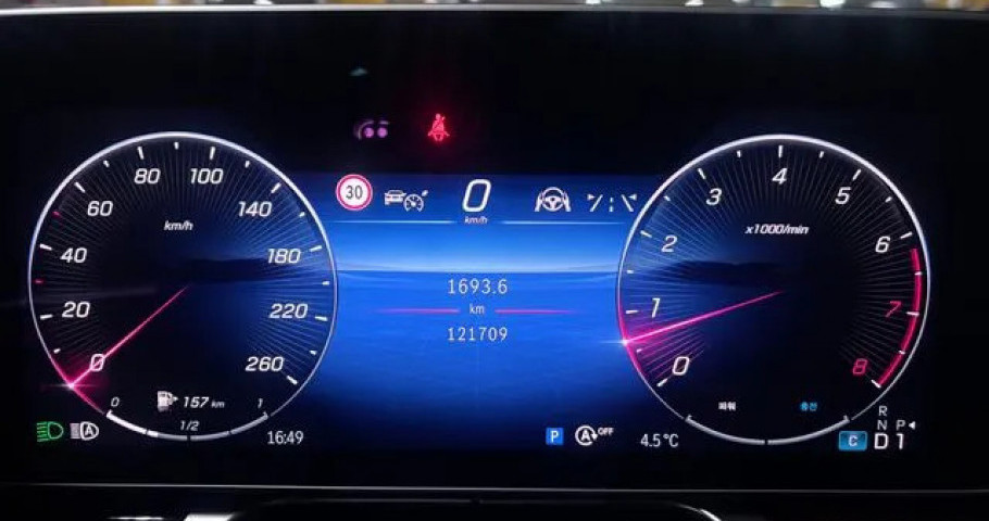 Mercedes-Benz S-Class 