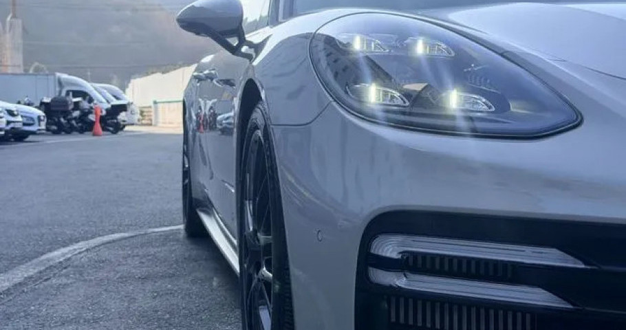 Porsche Panamera 