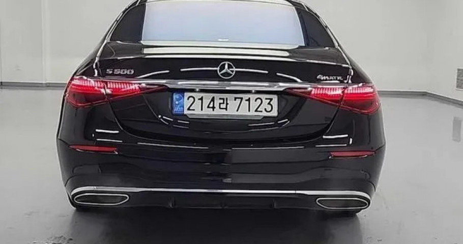 Mercedes-Benz S-Class 