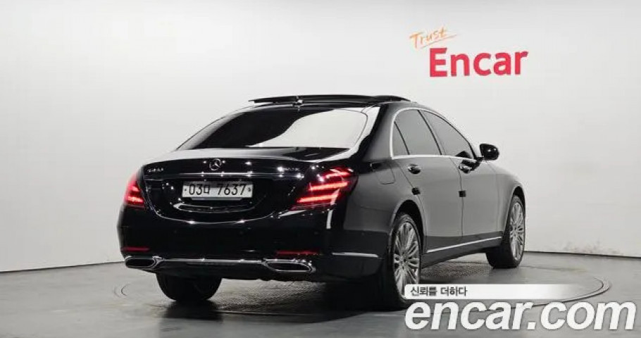 Mercedes-Benz S-Class 